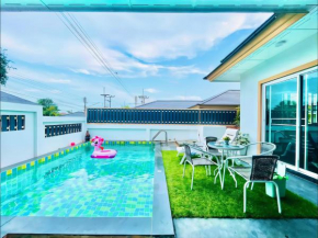 Villa with Private Pool and BBQ, 3 KM from the Beach!